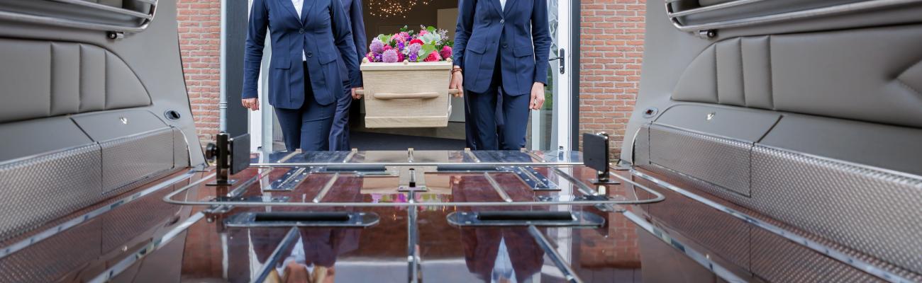 Vooroplopen bij een uitvaart: de betekenis van kleine stappen